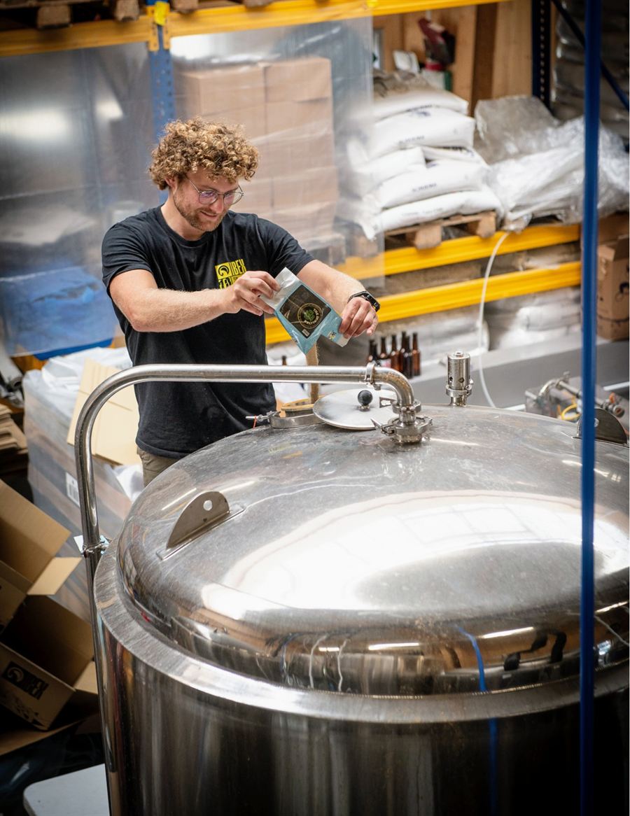 Thibault Peters, brewer and founder of TTP, dry hopping a tank